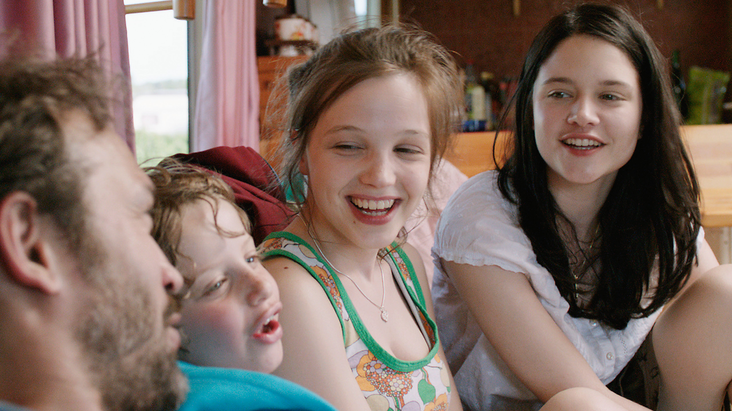 Vincent Perez, Audrey Bastien, Solène Rigot, and Vadim Goldberg in Puppylove (2013)