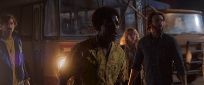 Chris Evans, Michiel Huisman, Michael Kenneth Williams, and Haley Bennett in Khu Nghỉ Dưỡng Lặn Biển Đỏ (2019)