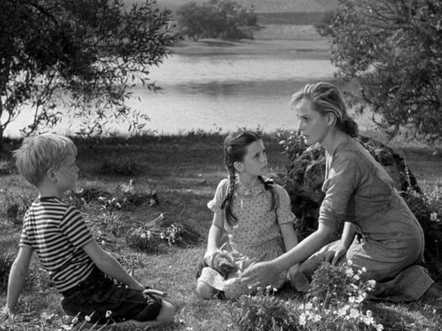 Jackie 'Butch' Jenkins, Dorothy Morris, and Margaret O'Brien in Our Vines Have Tender Grapes (1945)