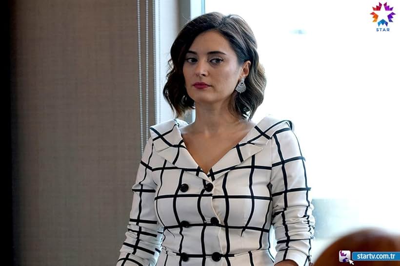 Aslihan Gürbüz in Ufak Tefek Cinayetler (2017)