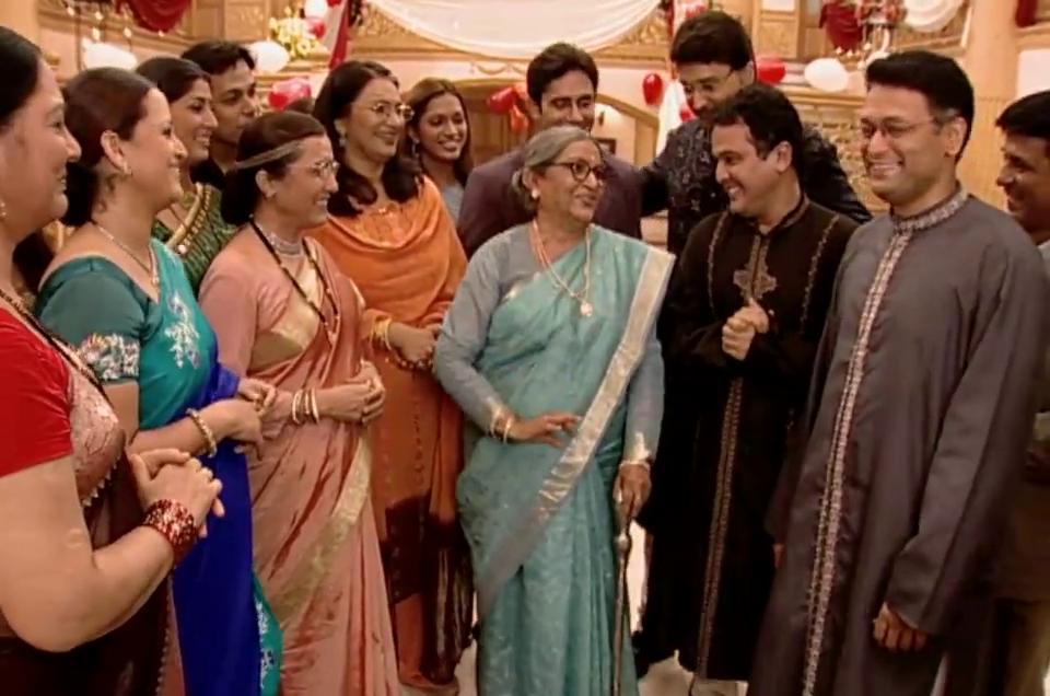 Jaya Seal, Neelam Mehra, Sachin Sharma, Ali Asgar, Gautam Chaturvedi, Rinku Karmarkar, Lily Patel, Manasi Verma, and Nayan Bhatt in Kahaani Ghar Ghar Kii (2000)