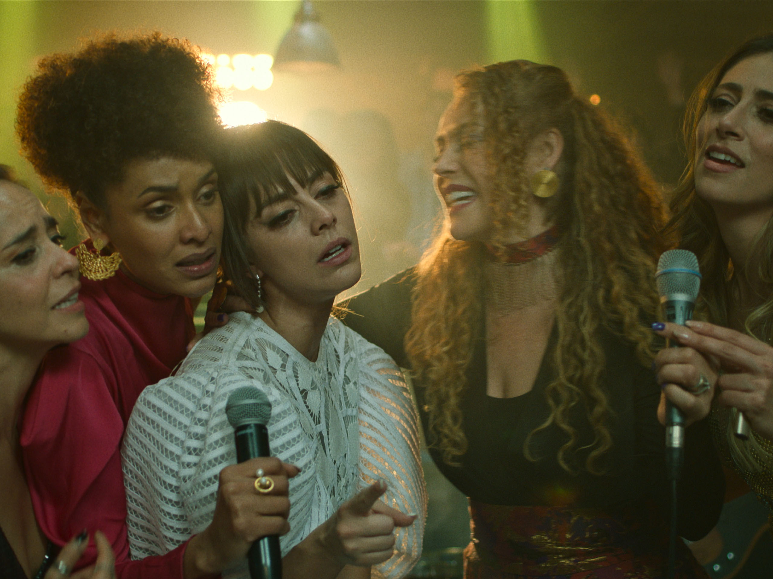 Verónica Orozco, Diana Ángel, Yolanda Rayo, María Elisa Camargo, and Jeirmarie Osorio in A Grito Herido (2022)