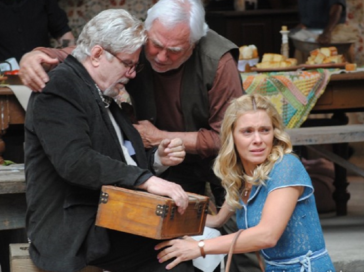 Carolina Dieckmann, Reginaldo Faria, and Luis Gustavo in Joia Rara (2013)