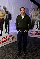 Ilker Ayrik in Yapisik Kardesler (2015)