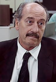 José Luis López Vázquez in Crónica sentimental en rojo (1986)