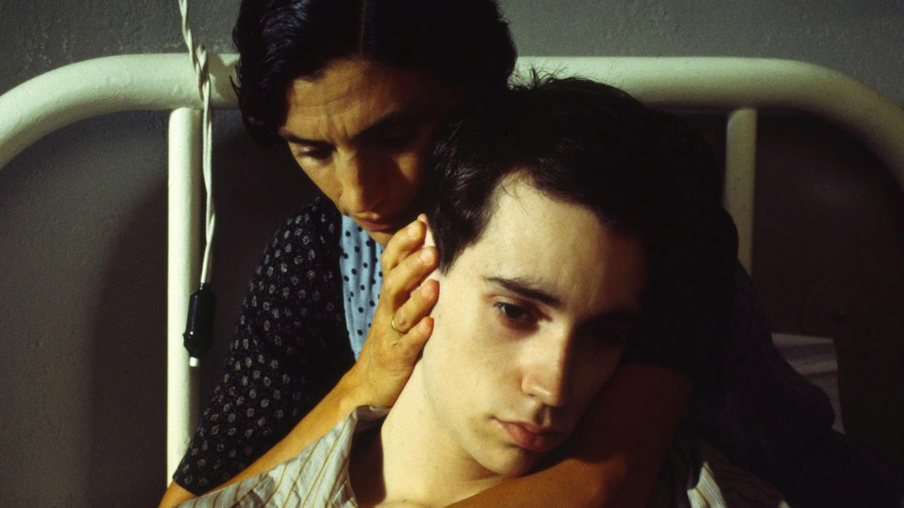 Bruno Bergonzini and Ángela Molina in El mar (2000)