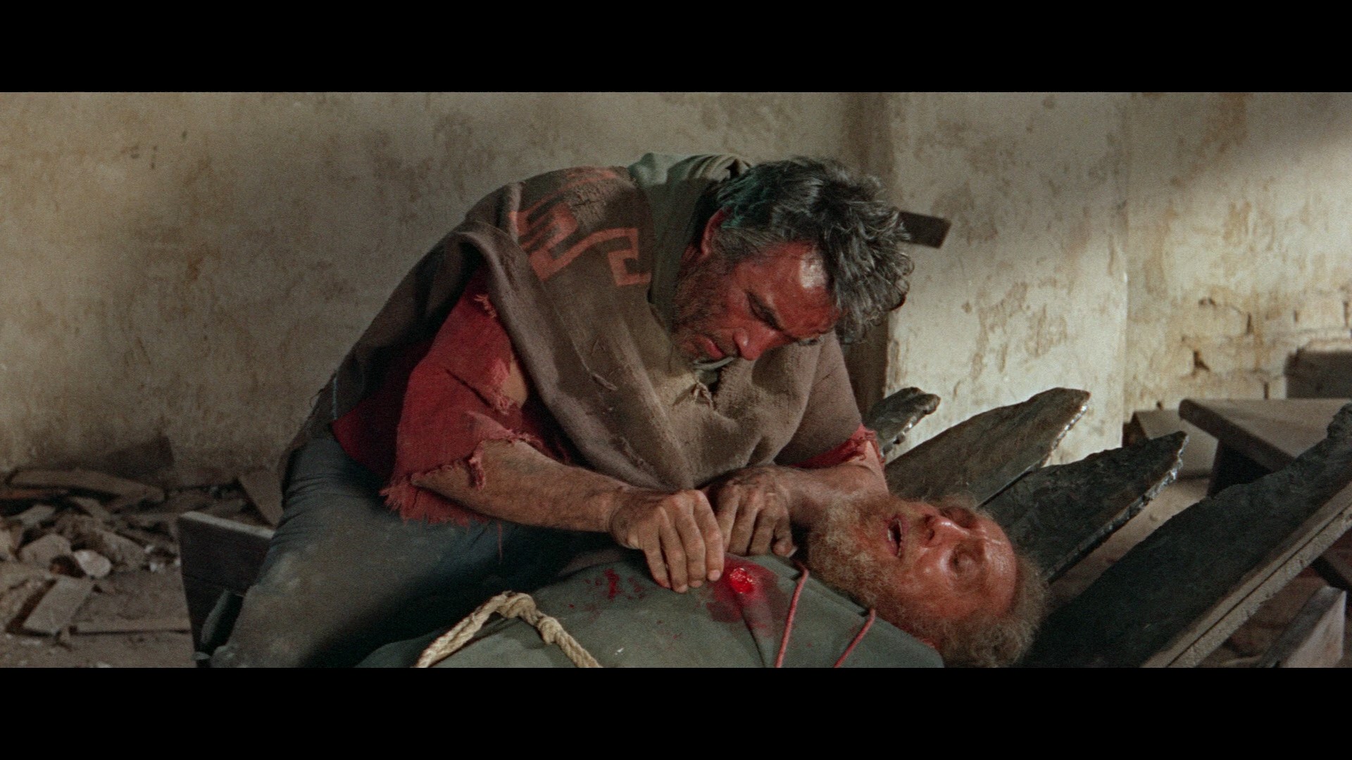 Anthony Quinn and Sam Jaffe in La bataille de San Sebastian (1968)