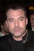 Tom Sizemore at an event for Hành Tinh Đỏ (2000)