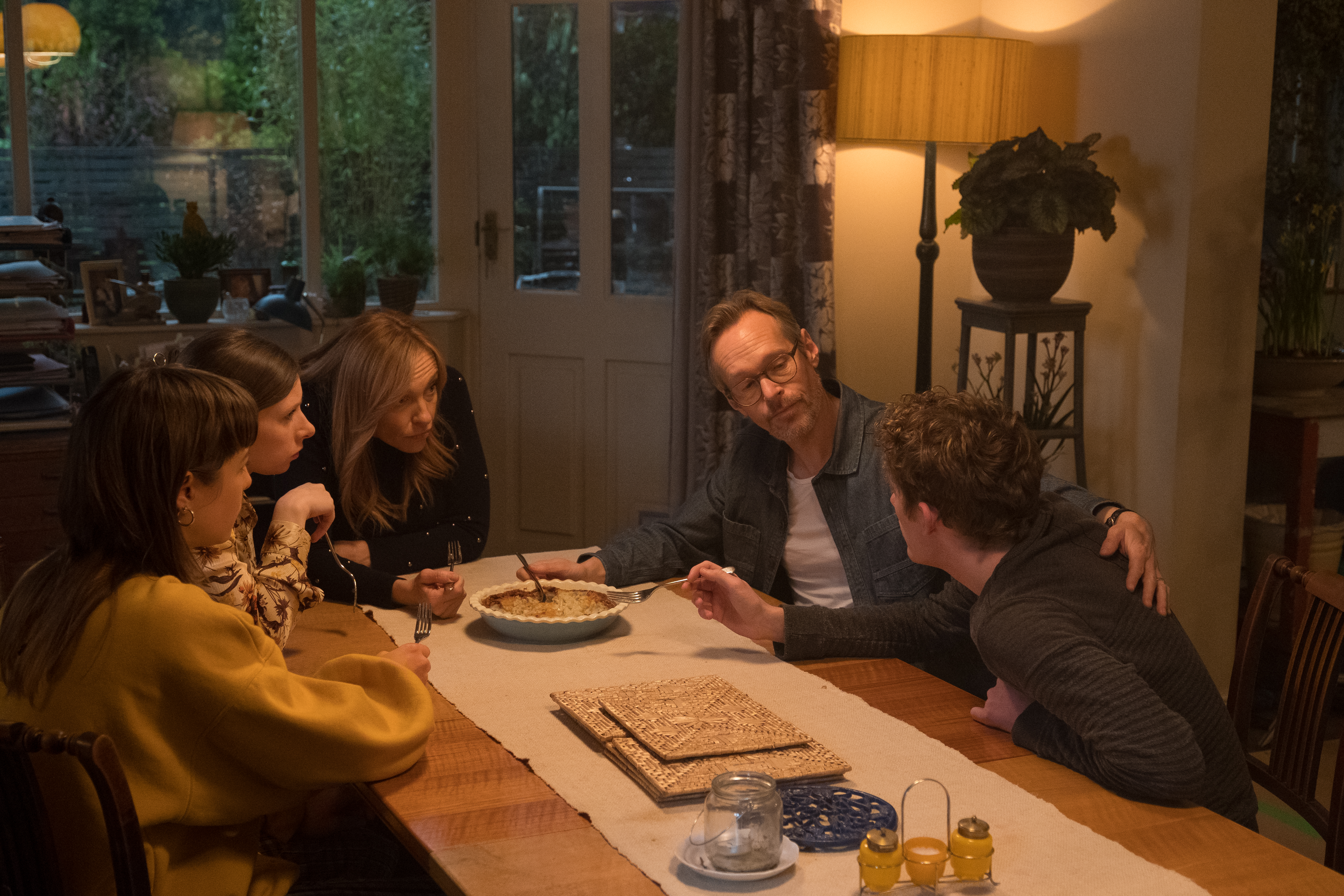 Toni Collette, Steven Mackintosh, Joe Hurst, Celeste Dring, and Emma D'Arcy in Wanderlust (2018)