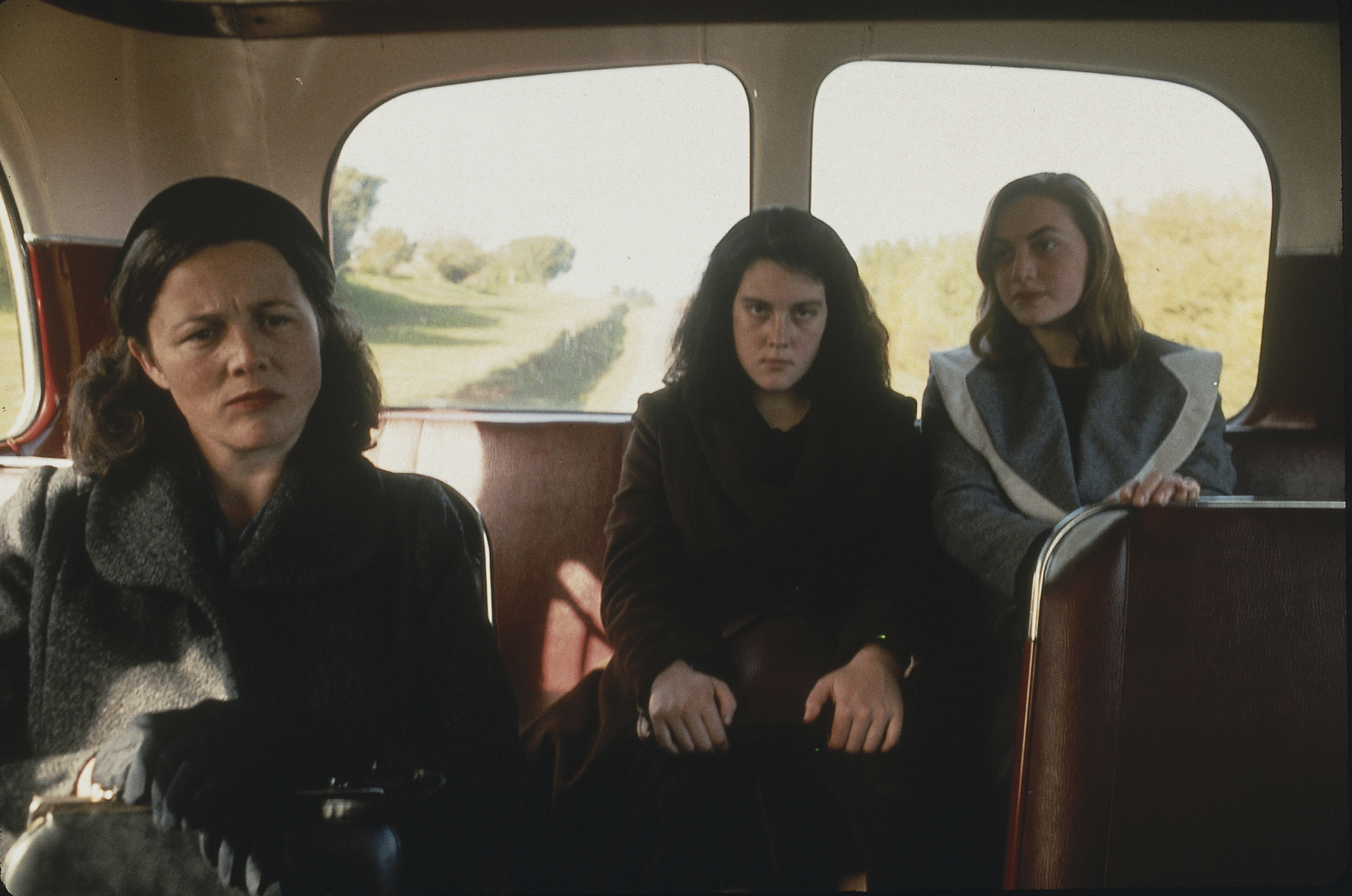 Kate Winslet, Melanie Lynskey, and Sarah Peirse in Tạo Vật Của Thiên Đường (1994)