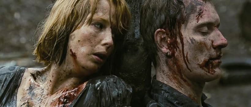 Kelly Reilly and Michael Fassbender in Sát Nhân Bên Hồ (2008)