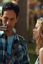 Joel McHale, Gillian Jacobs, and Danny Pudi in Cộng Đồng Vui Tính (2009)