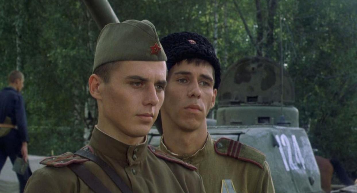 Aleksey Panin and Igor Petrenko in Tinh Cầu (2002)