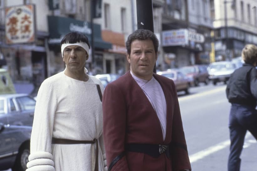 Leonard Nimoy and William Shatner in Star Trek 4: Hành Trình Về Nhà (1986)