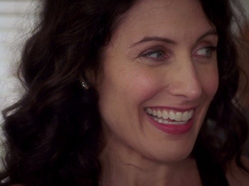 Lisa Edelstein in Girlfriends' Guide to Divorce (2014)