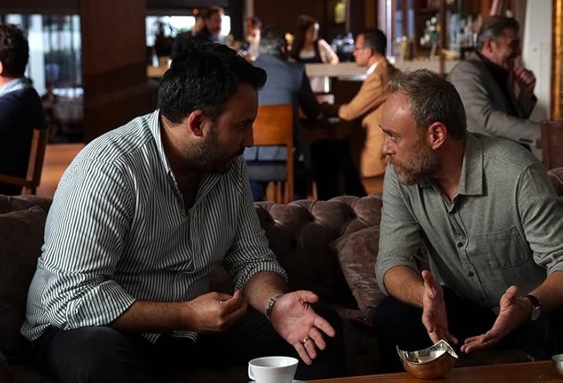 Ferit Aktug and Tansu Biçer in Ufak Tefek Cinayetler (2017)