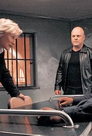 Glenn Close, Michael Chiklis, and Anthony Anderson in Cớm Bẩn (2002)