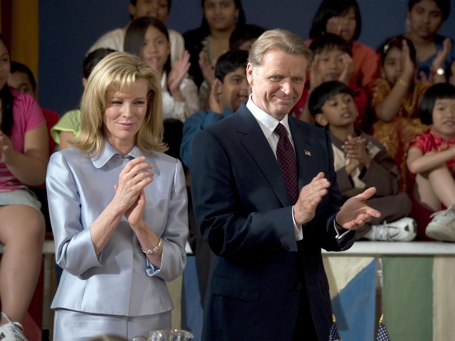 Kim Basinger and David Rasche in Cuộc Chiến Với Kẻ Phản Bội (2006)