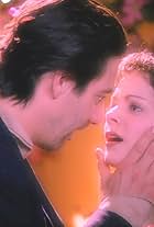 Scott Cohen and Kimberly Williams-Paisley in The 10th Kingdom (2000)