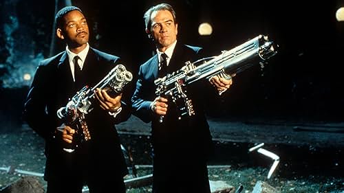 Tommy Lee Jones and Will Smith in Đặc Vụ Áo Đen (1997)