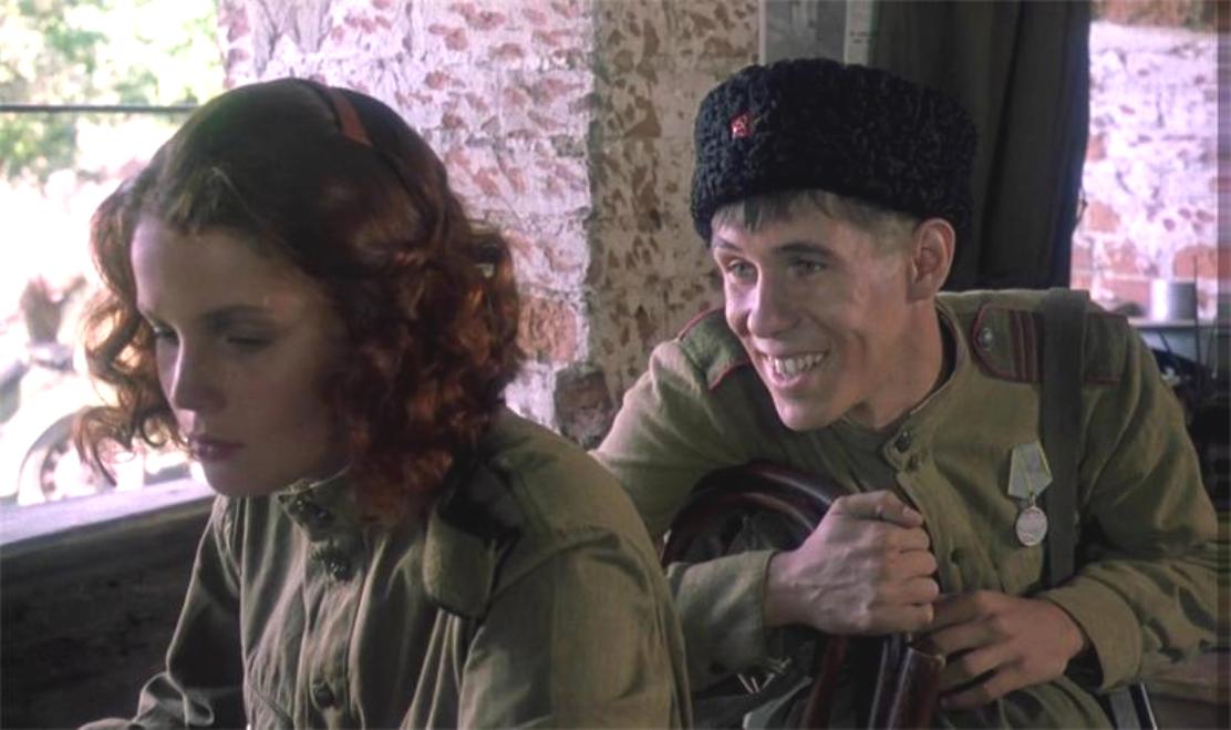 Aleksey Panin and Ekaterina Vulichenko in Tinh Cầu (2002)