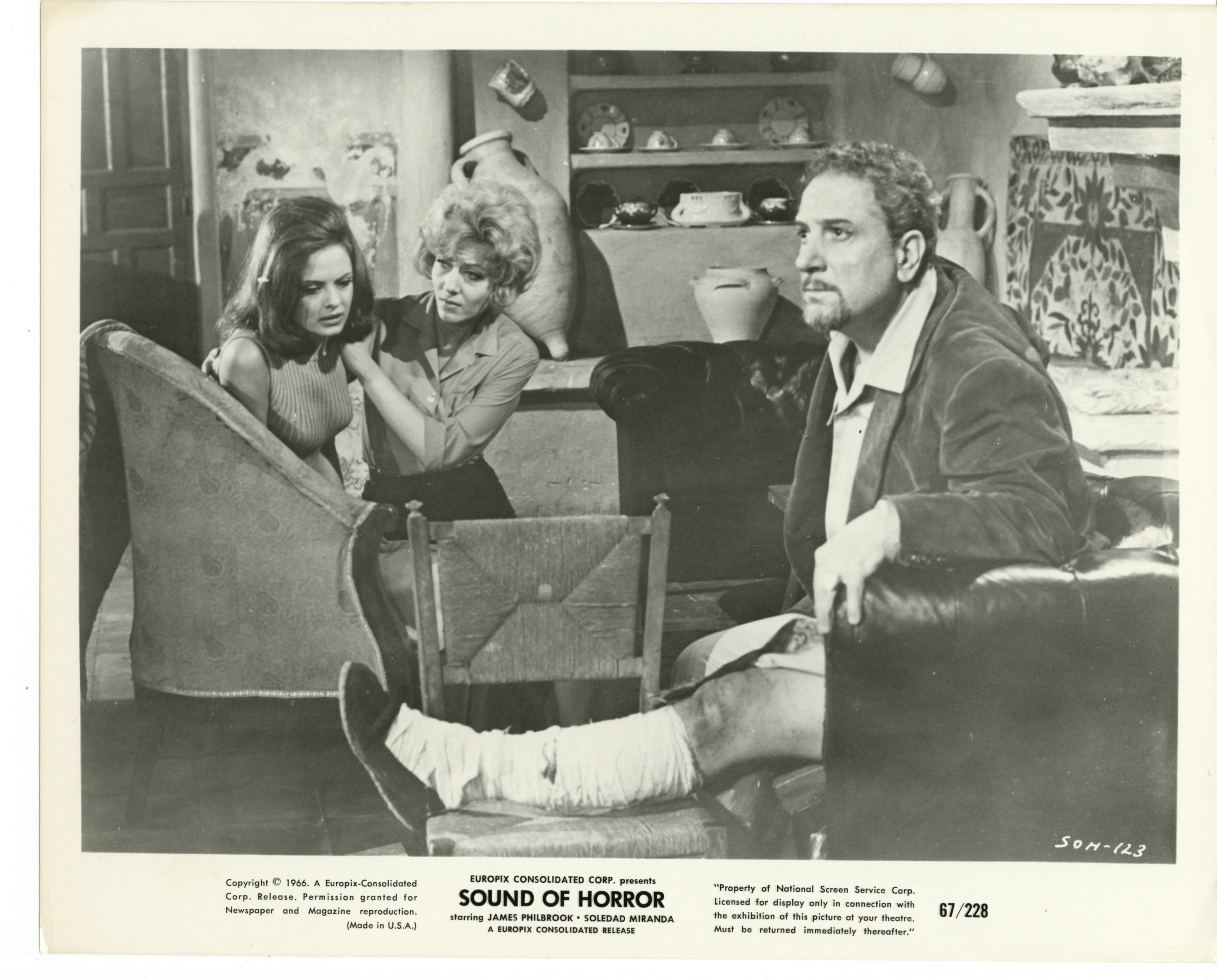 Soledad Miranda, José Bódalo, and Ingrid Pitt in El sonido de la muerte (1966)