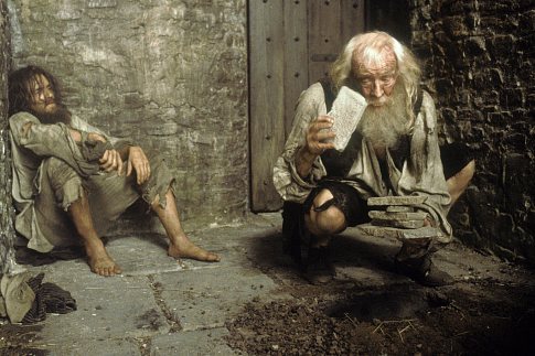 Jim Caviezel and Richard Harris in Bá Tước Monte Cristo (2002)