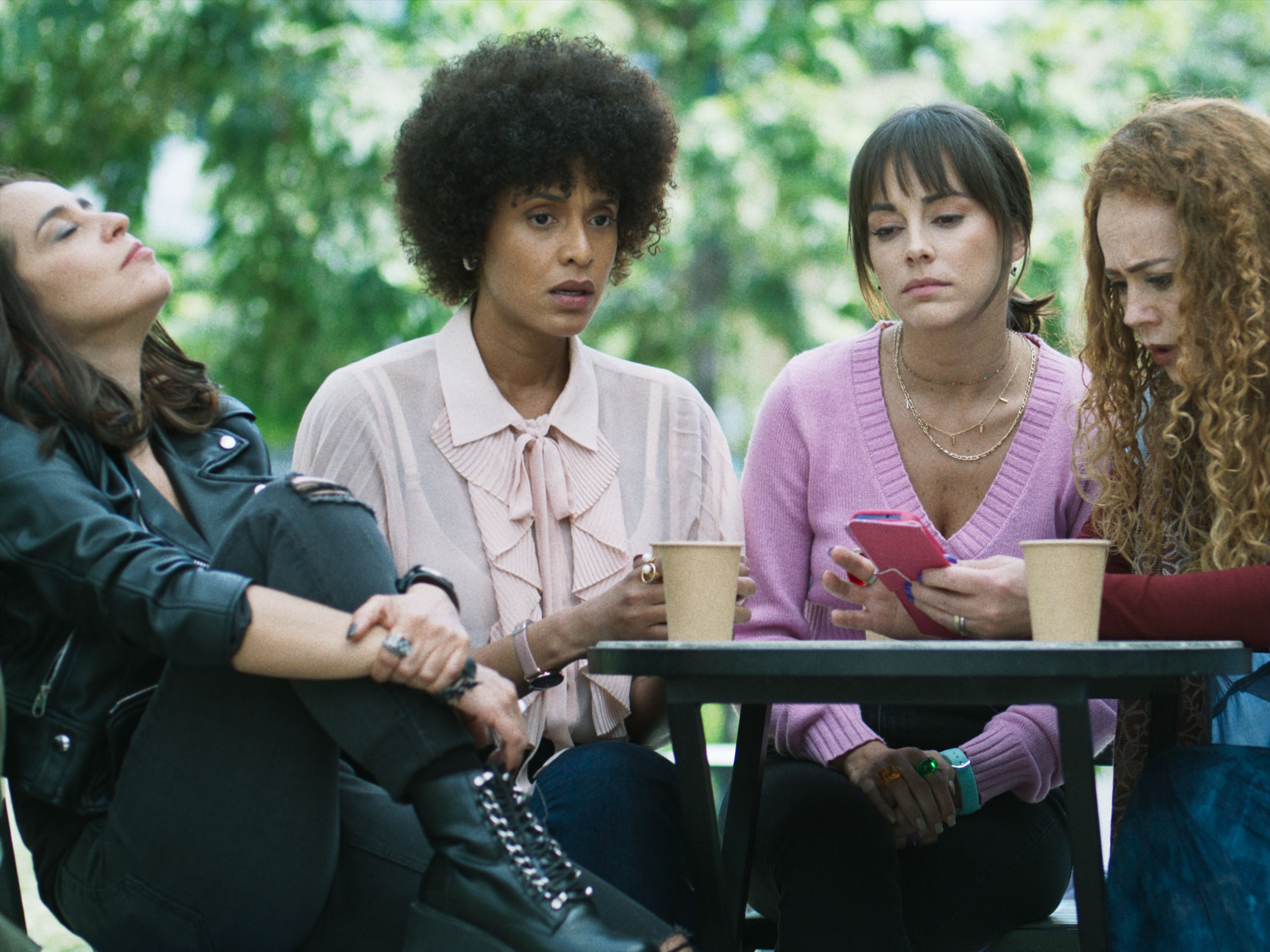 Diana Ángel, Yolanda Rayo, María Elisa Camargo, and Jeirmarie Osorio in A Grito Herido (2022)