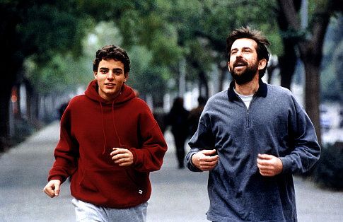 Nanni Moretti and Giuseppe Sanfelice in Căn Phòng Của Người Con (2001)