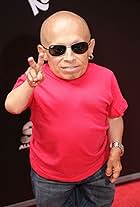 Verne Troyer at an event for Điệp Viên Nhí 4: Kẻ Cắp Thời Gian (2011)