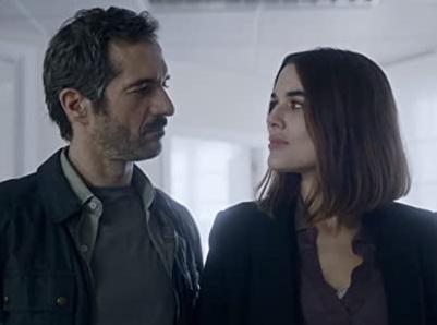 Javier Albalá and Adriana Ugarte in Parot (2021)