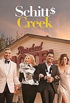 Catherine O'Hara, Eugene Levy, Annie Murphy, and Dan Levy in Thị Trấn Schitt's Creek (2015)