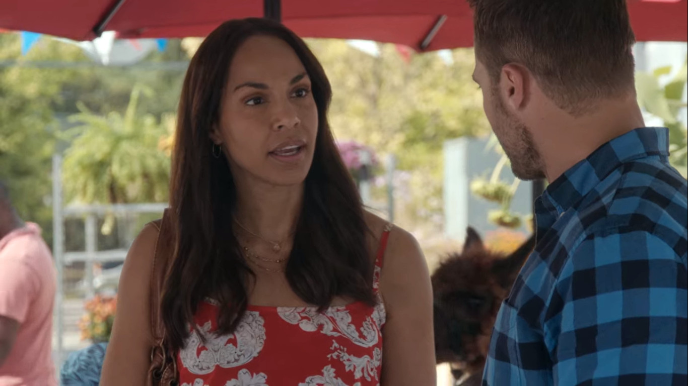 Amanda Brugel as Sonia in "Workin' Moms"