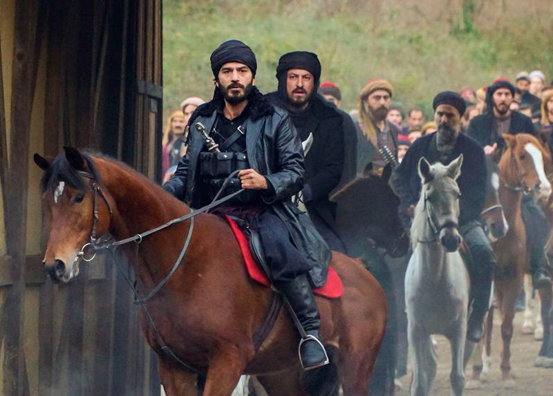 Ufuk Bayraktar, Mehmet Polat, and Onur Saylak in Vatanim Sensin (2016)