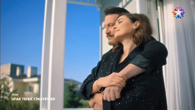 Osman Sonant and Aslihan Gürbüz in Ufak Tefek Cinayetler (2017)