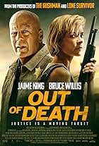 Bruce Willis and Jaime King in Thoát Chết (2021)