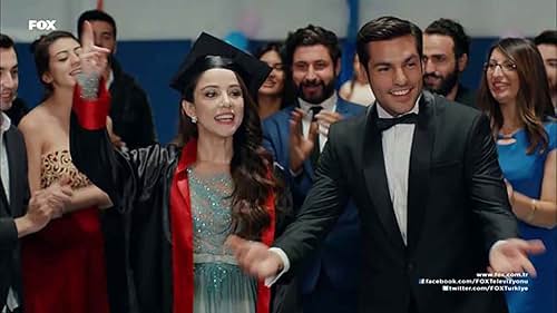 Özge Gürel and Serkan Çayoglu in Mùa Anh Đào (2014)