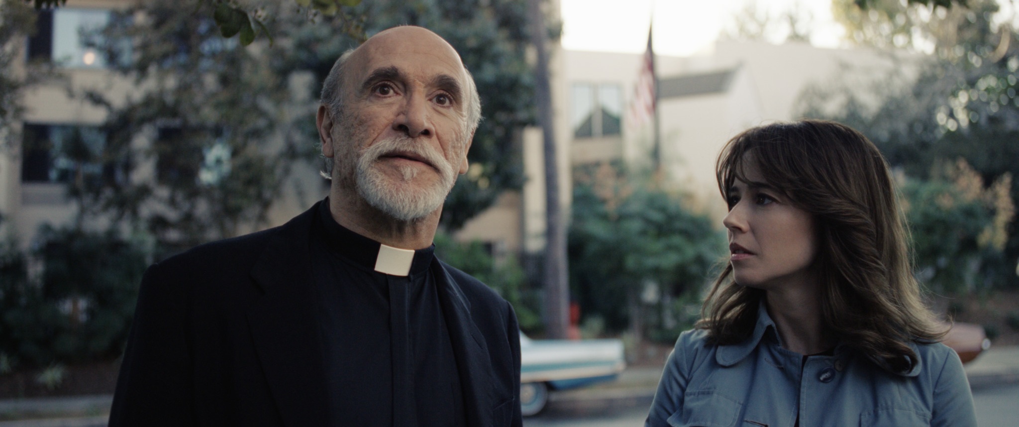 Linda Cardellini and Tony Amendola in Mẹ Ma Than Khóc La Llorona (2019)