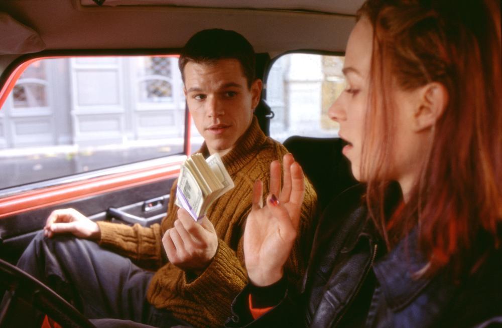 Matt Damon and Franka Potente in Siêu Điệp Viên 1: Danh Tính Của Bourne (2002)