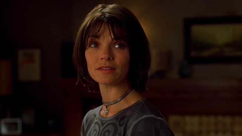 Kathryn Erbe in Stir of Echoes (1999)