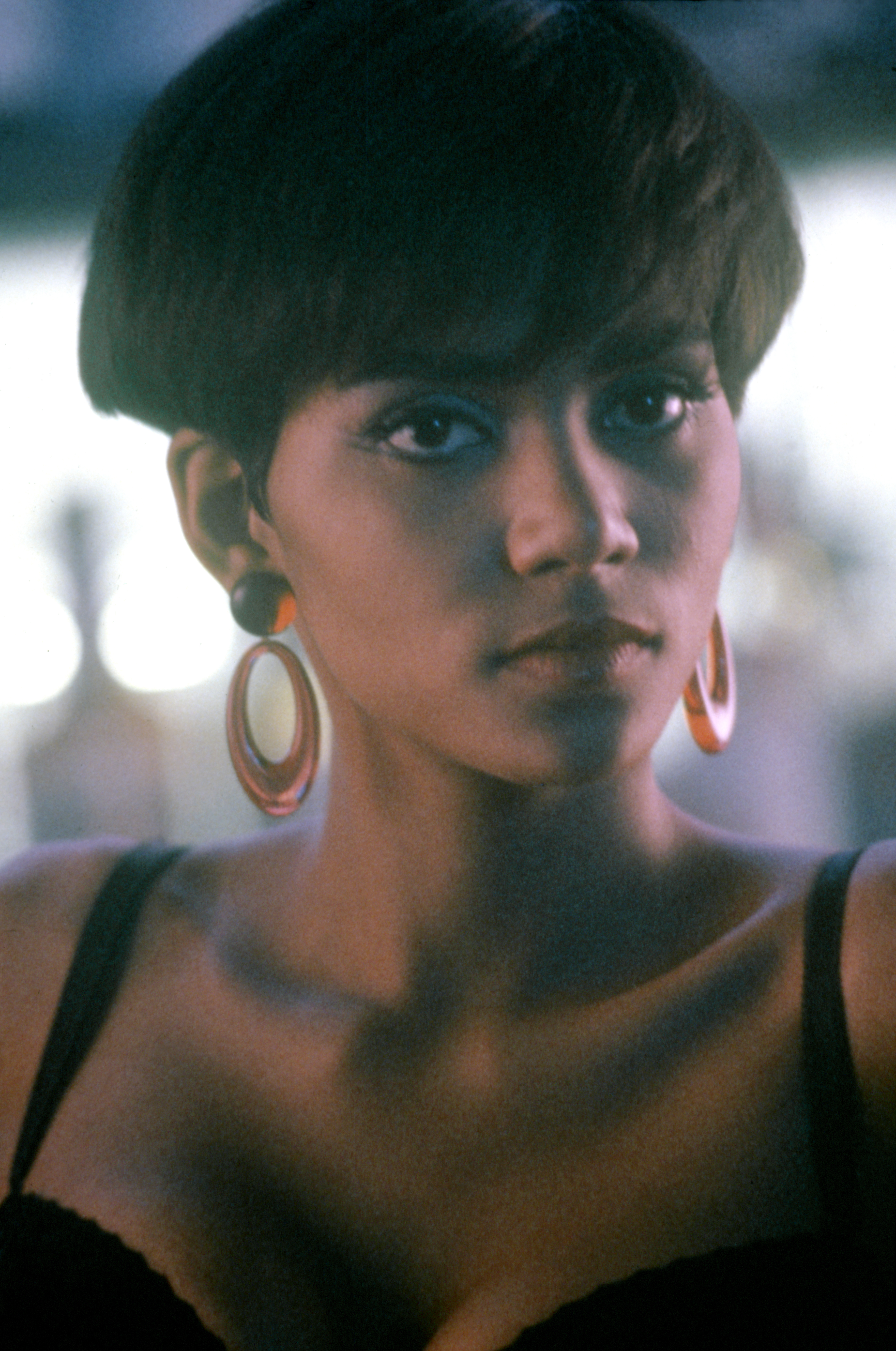 Halle Berry in Hướng Đạo Sinh Cuối Cùng (1991)