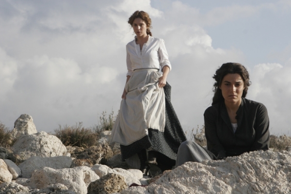 Valeria Solarino and Isabella Ragonese in Viola di mare (2009)