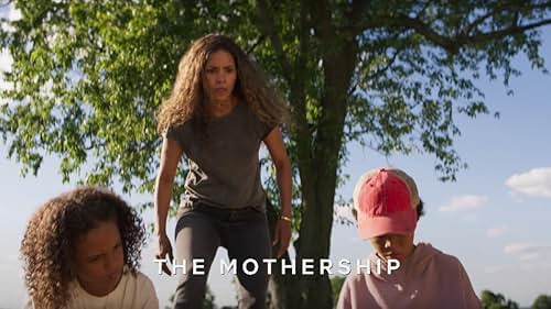 Halle Berry, Quinn McPherson, and Jaiden J. Smith in The Mothership