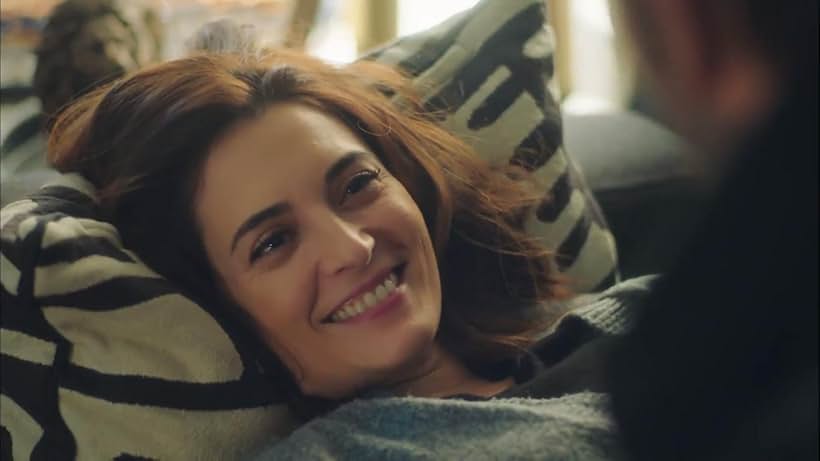 Aslihan Gürbüz in Ufak Tefek Cinayetler (2017)