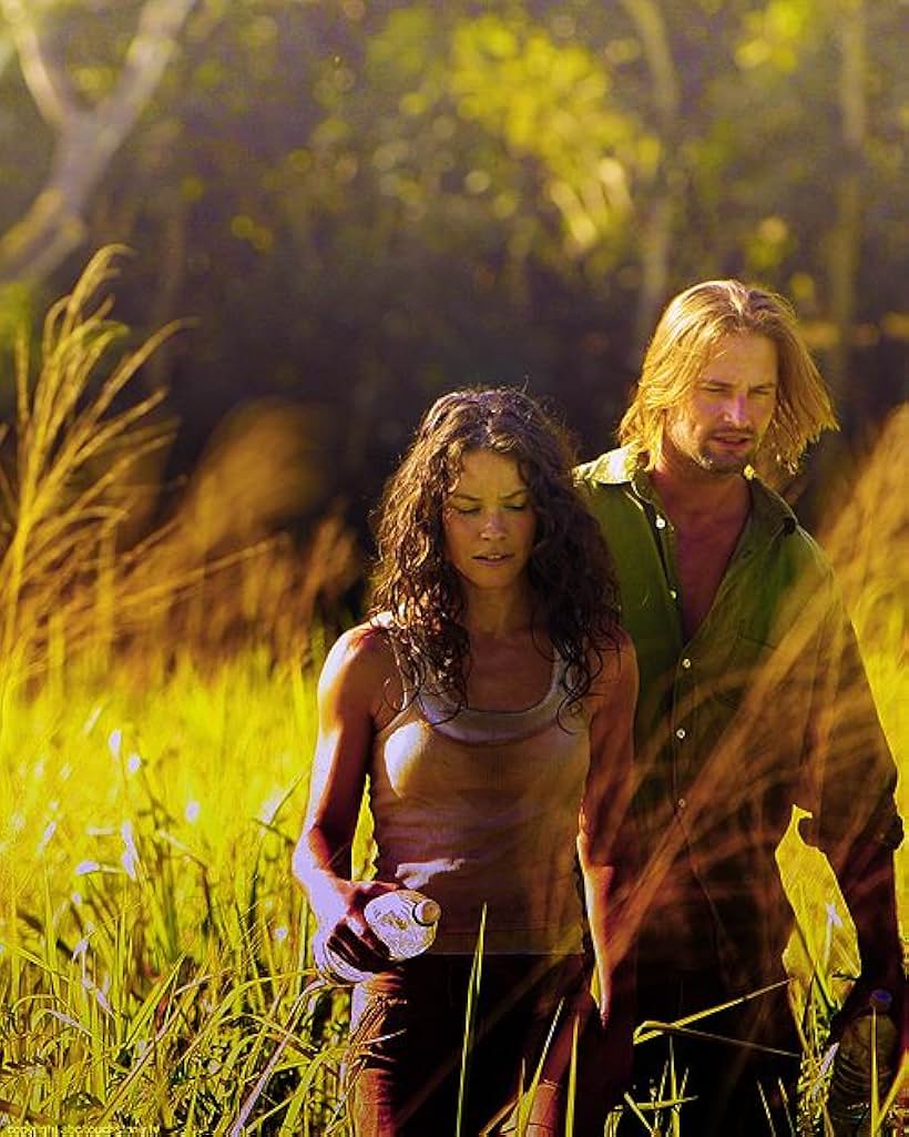 Josh Holloway and Evangeline Lilly in Mất Tích (2004)