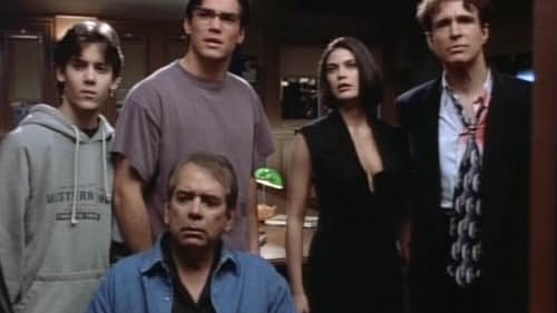 Teri Hatcher, Dean Cain, Chris Demetral, John Shea, and Lane Smith in Lois và Clark - Những Cuộc Phiêu Lưu Mới của Siêu Nhân (1993)