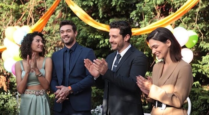 Furkan Andic, Aybüke Pusat, Beste Kökdemir, and Ali Yagci in Her Yerde Sen (2019)