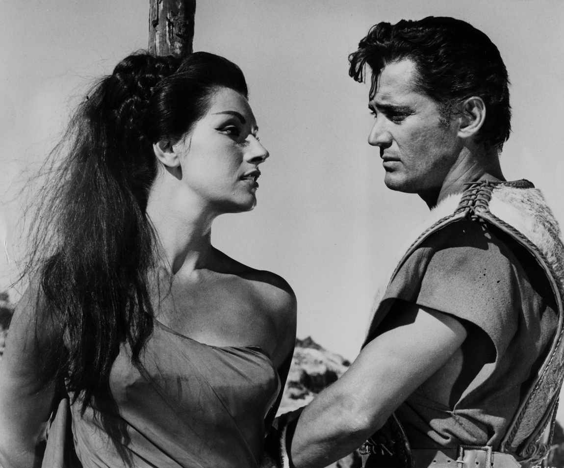 Helga Liné and Tony Russel in Gli invincibili sette (1963)