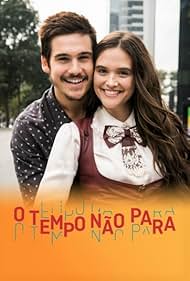 Juliana Paiva and Nicolas Prattes in O Tempo Não Para (2018)