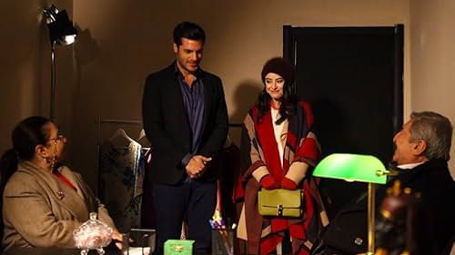 Bilge Sen, Cihat Tamer, Özge Gürel, and Serkan Çayoglu in Mùa Anh Đào (2014)